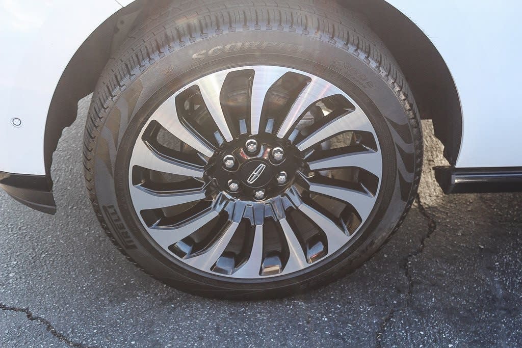 Thumbnail: 2024 Lincoln Navigator L - 20