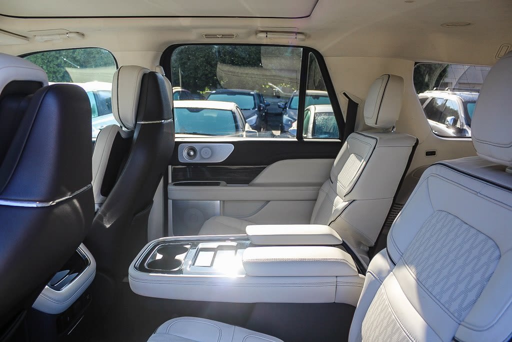 Thumbnail: 2024 Lincoln Navigator L - 12