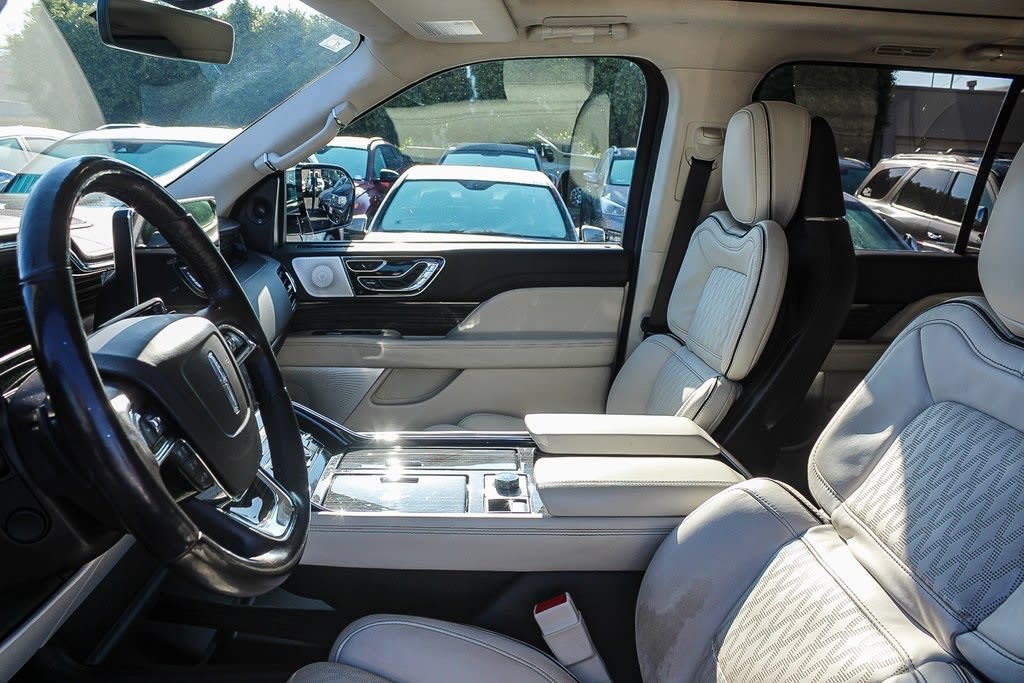 Thumbnail: 2024 Lincoln Navigator L - 11