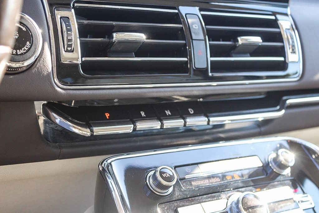 Thumbnail: 2024 Lincoln Navigator L - 23