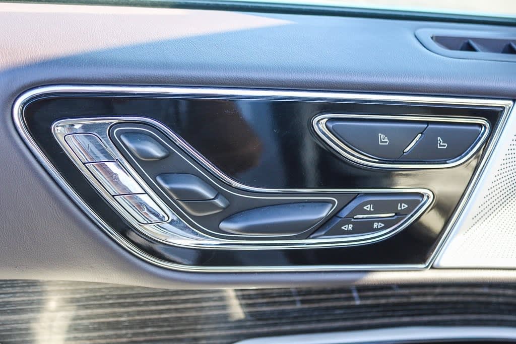 Thumbnail: 2024 Lincoln Navigator L - 25