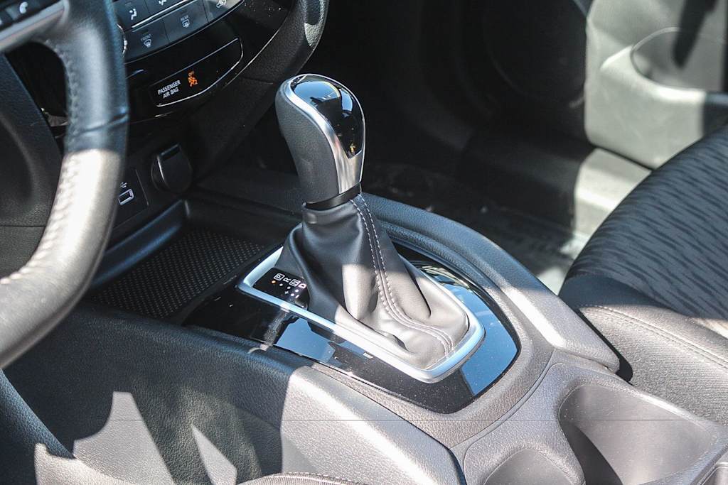 Thumbnail: 2019 Nissan Rogue - 25