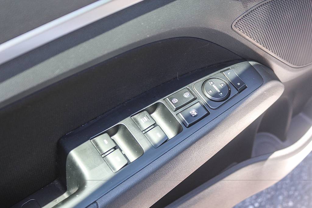 Thumbnail: 2020 Hyundai Elantra - 26