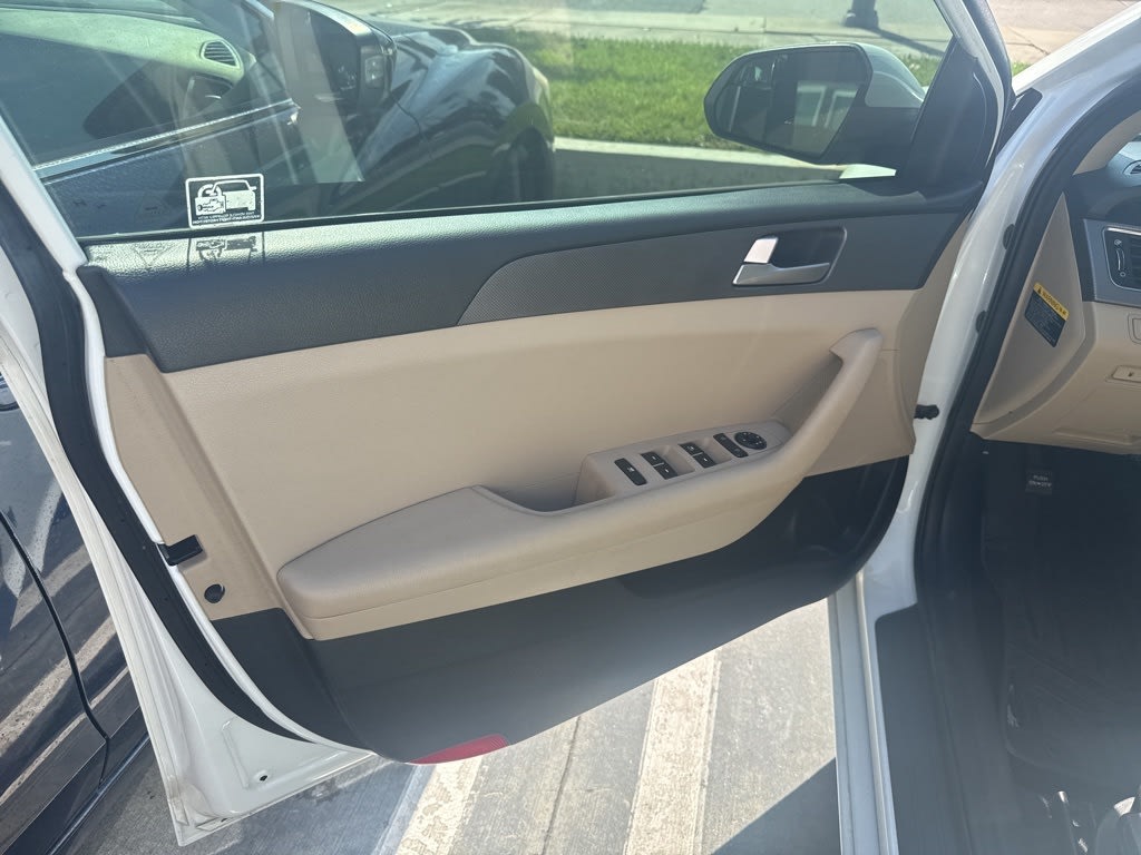 Thumbnail: 2016 Hyundai Sonata - 12