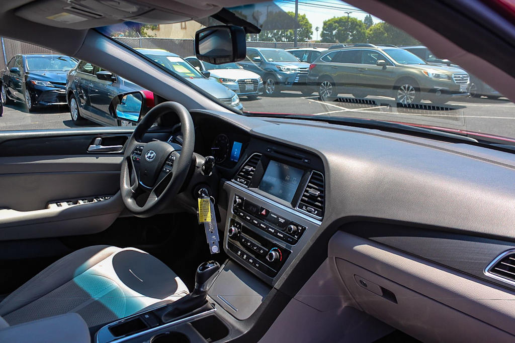 Thumbnail: 2016 Hyundai Sonata - 12