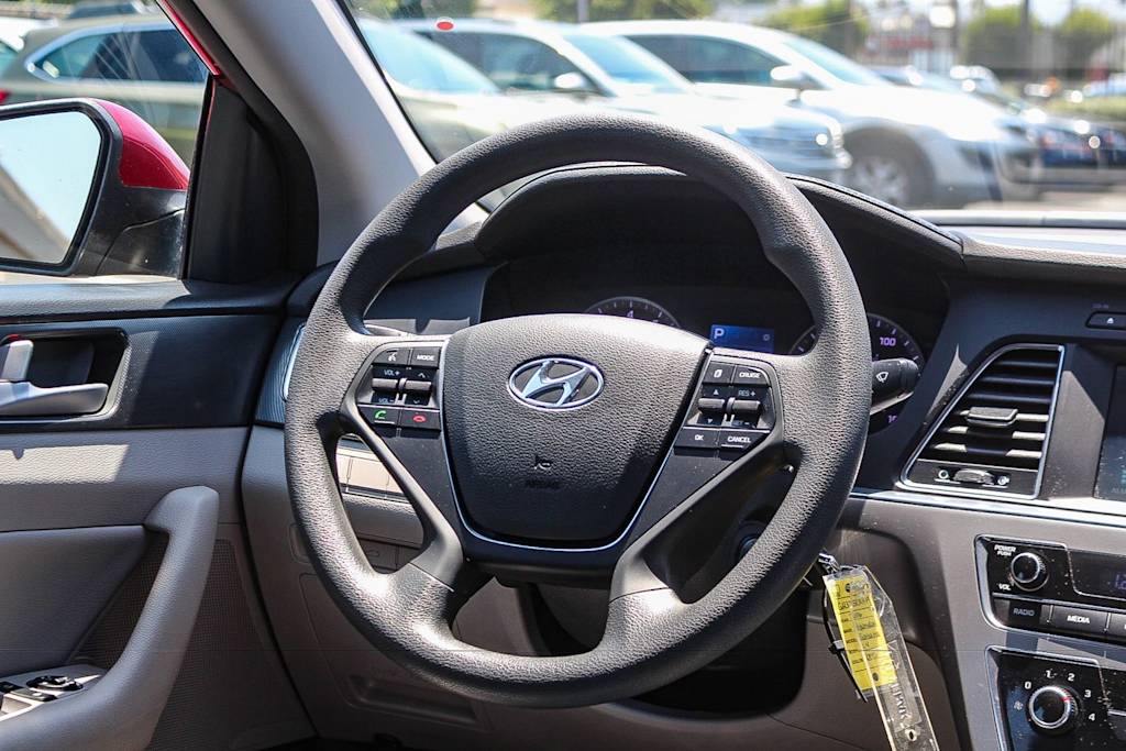Thumbnail: 2016 Hyundai Sonata - 9
