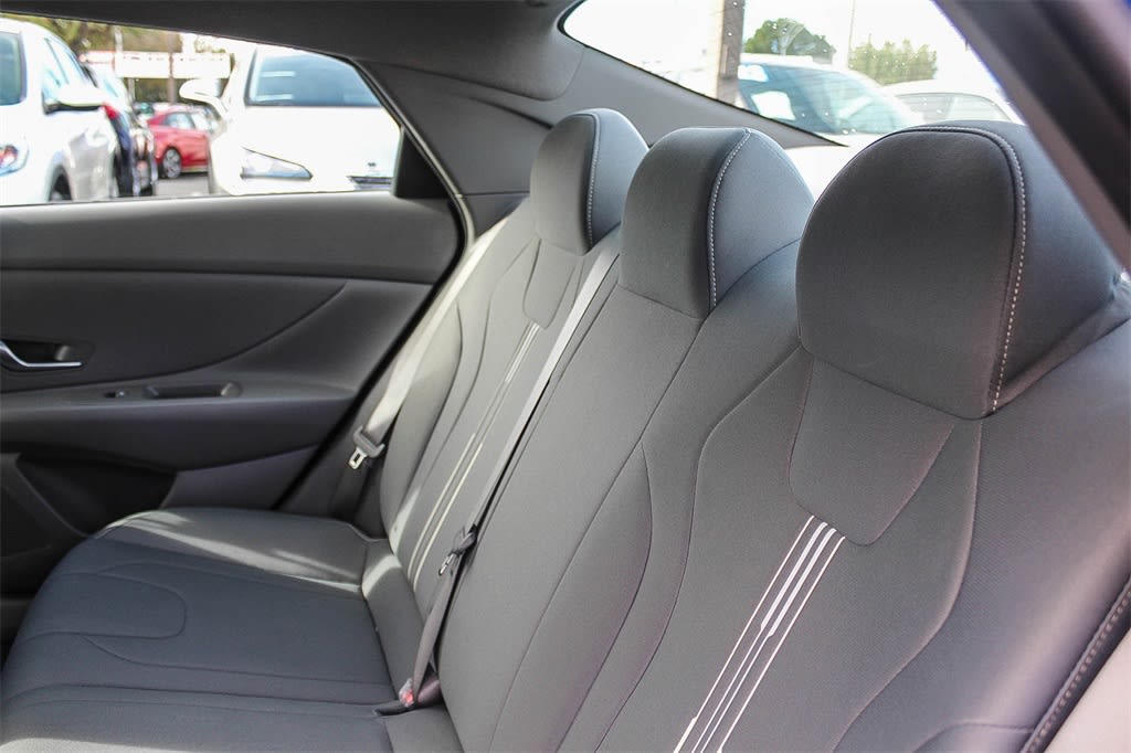 Thumbnail: 2023 Hyundai Elantra - 10