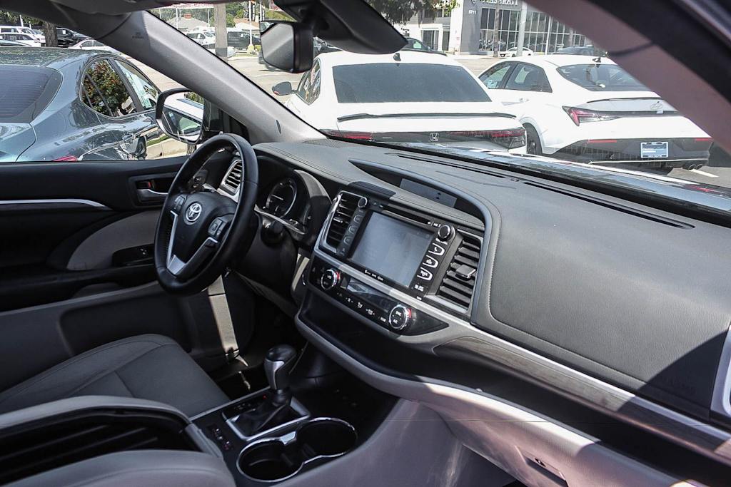 Thumbnail: 2017 Toyota Highlander - 13