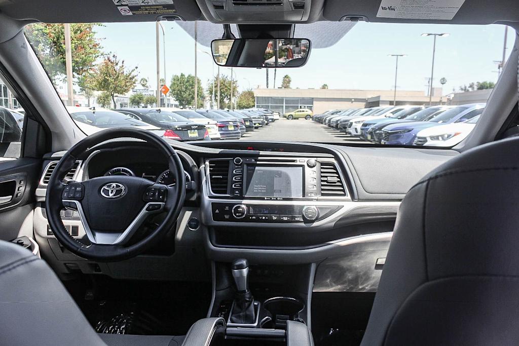 Thumbnail: 2017 Toyota Highlander - 2