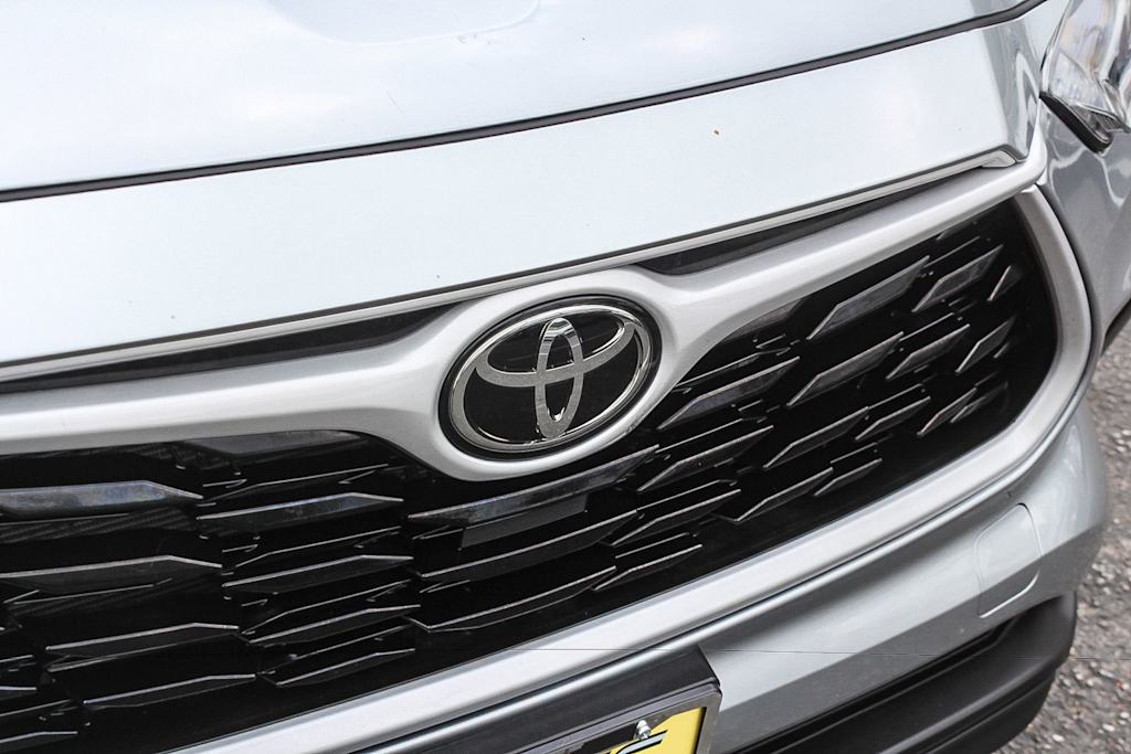 Thumbnail: 2025 Toyota Highlander - 26