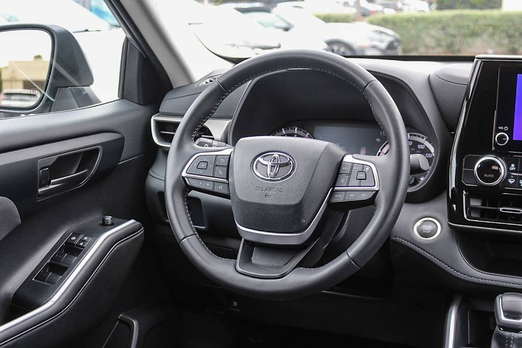 Thumbnail: 2025 Toyota Highlander - 9
