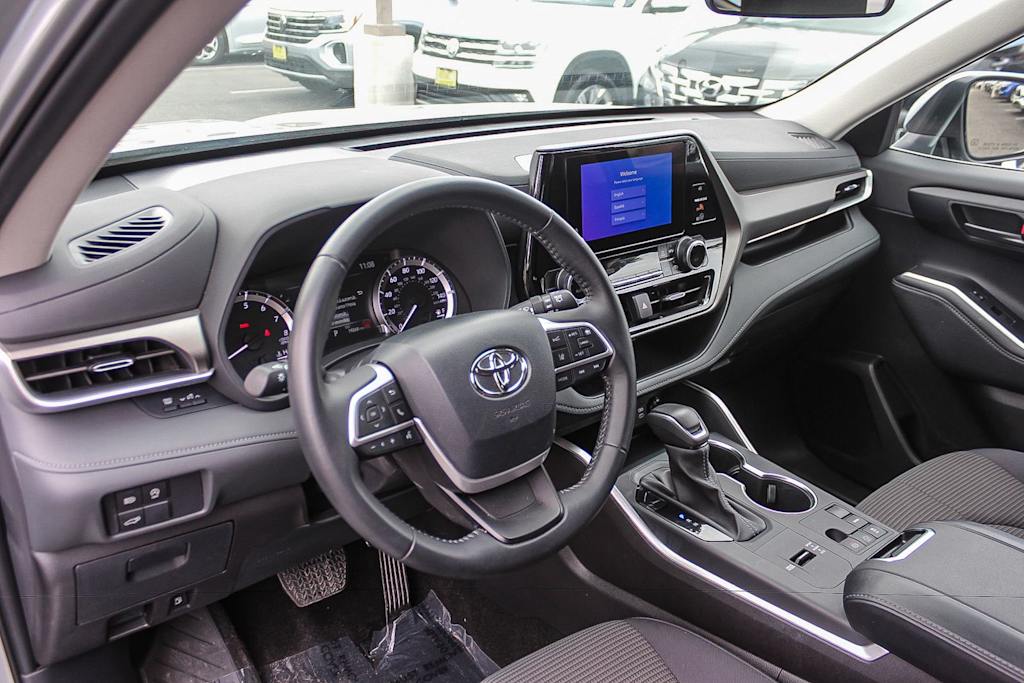Thumbnail: 2025 Toyota Highlander - 13