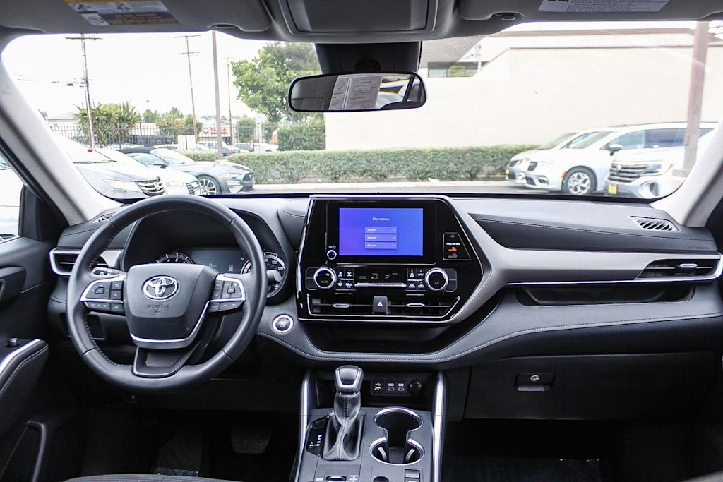 Thumbnail: 2025 Toyota Highlander - 2