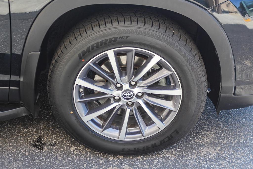 Thumbnail: 2019 Toyota Highlander - 20