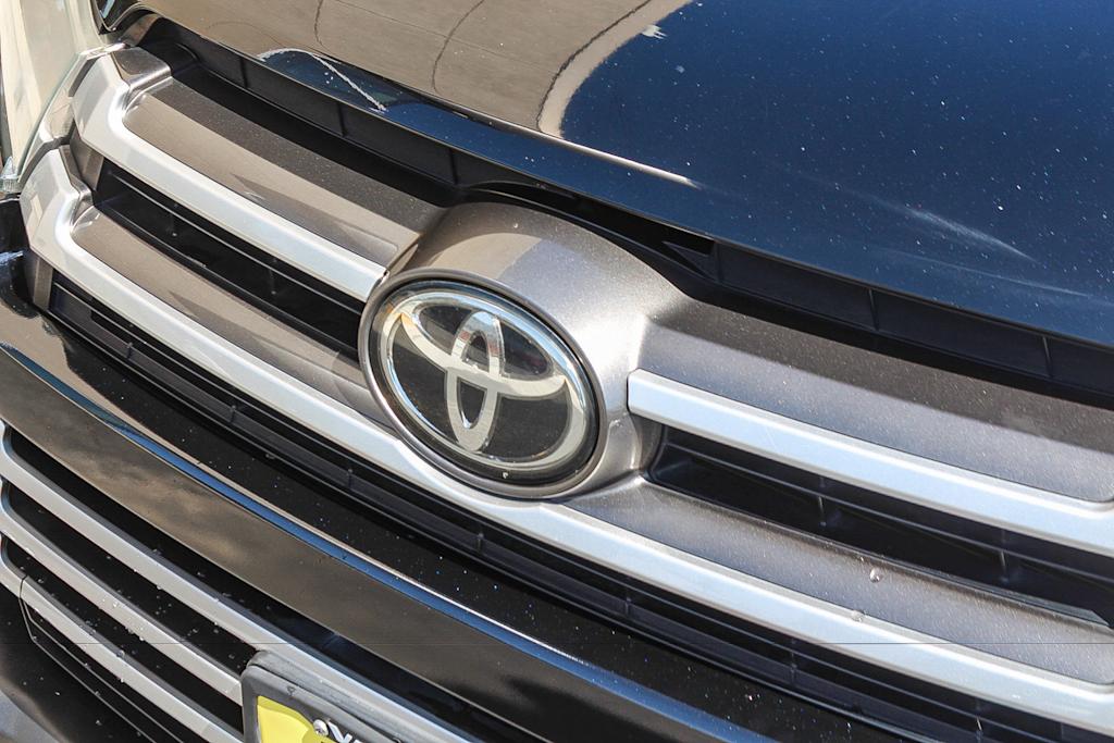 Thumbnail: 2019 Toyota Highlander - 21