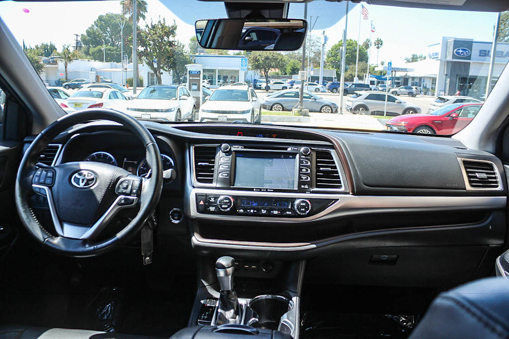 Thumbnail: 2019 Toyota Highlander - 2