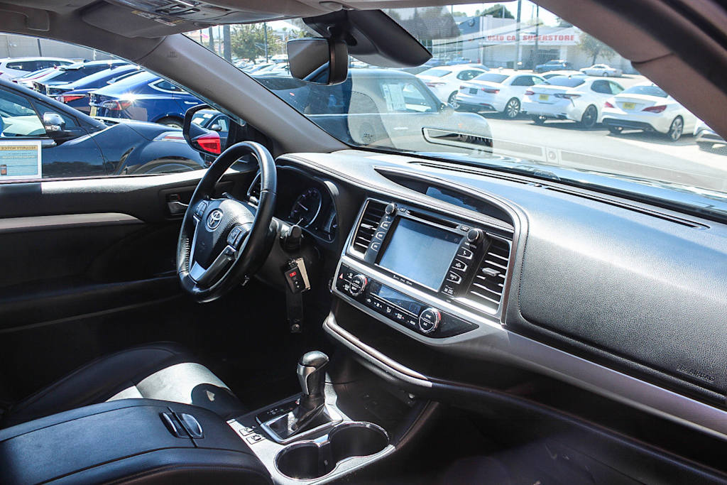 Thumbnail: 2019 Toyota Highlander - 12