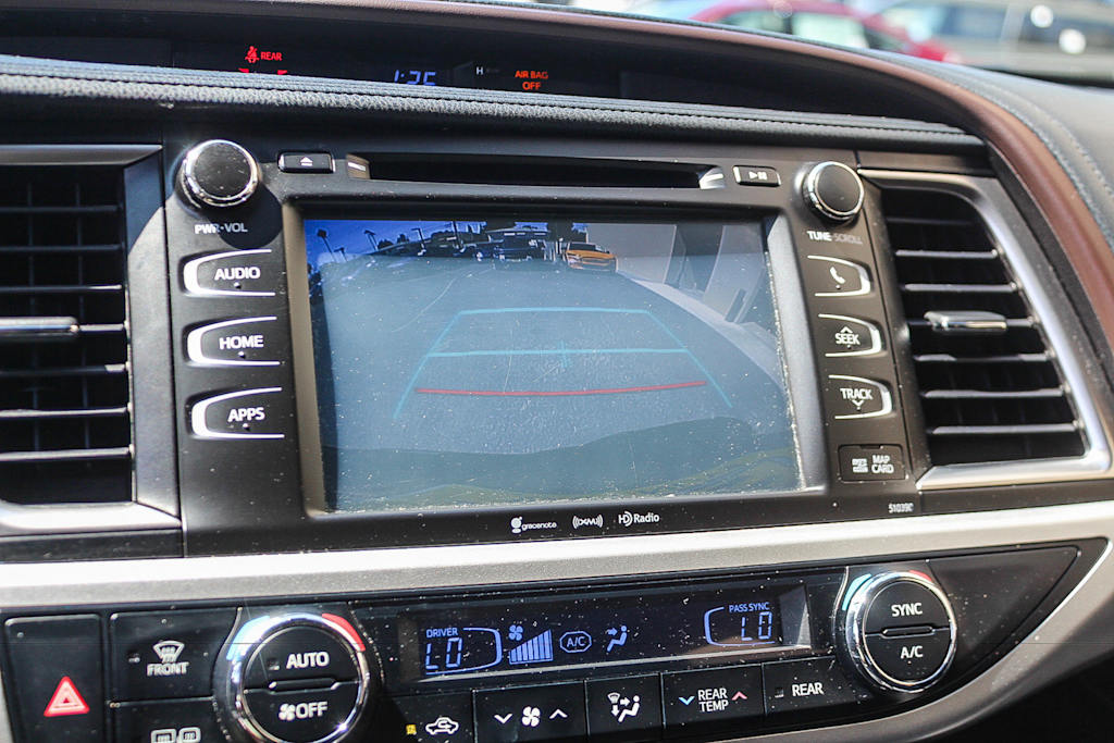 Thumbnail: 2019 Toyota Highlander - 29