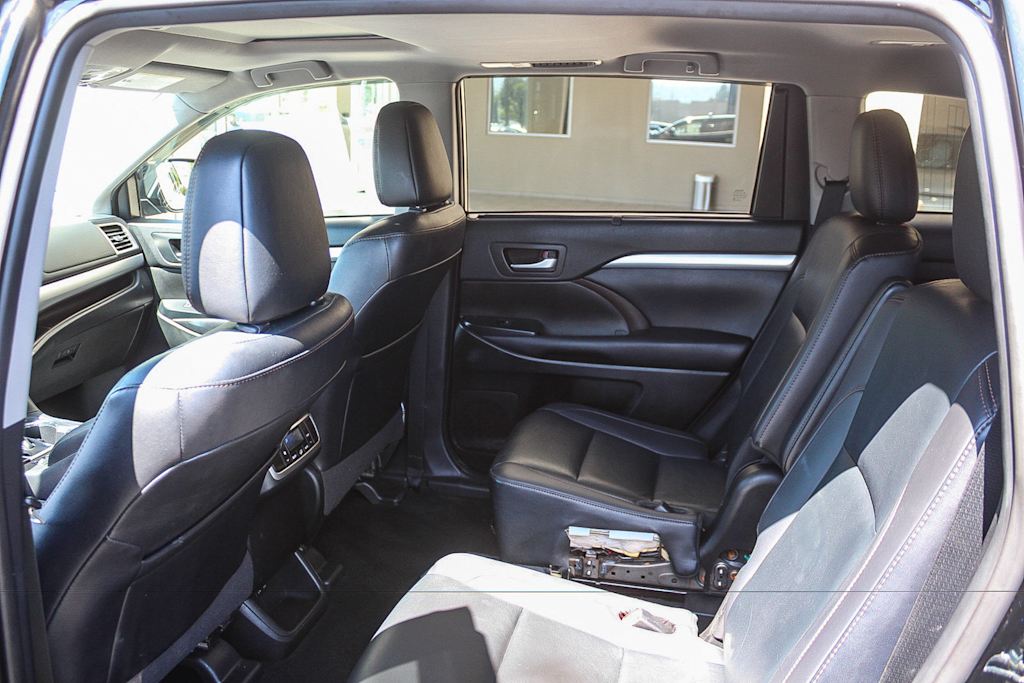 Thumbnail: 2019 Toyota Highlander - 11