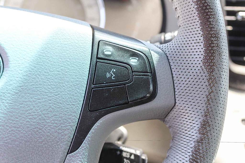 Thumbnail: 2011 Toyota Sienna - 26