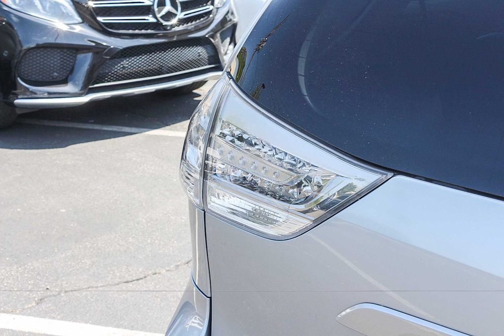 Thumbnail: 2011 Toyota Sienna - 14