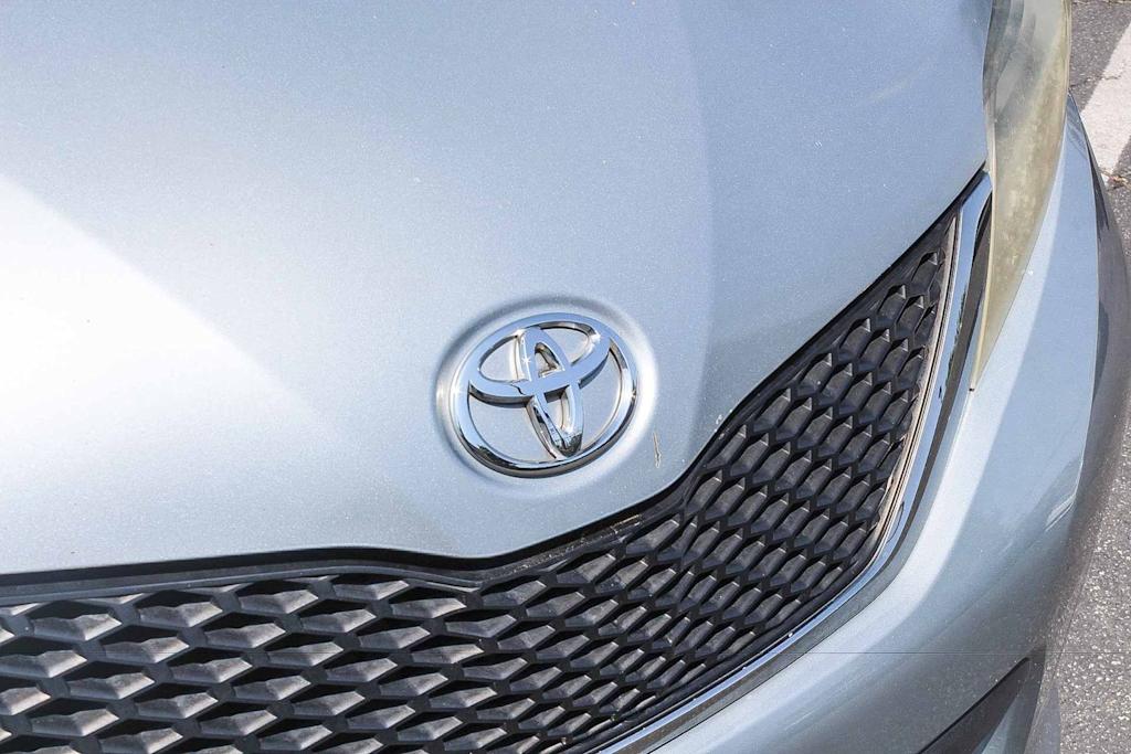 Thumbnail: 2011 Toyota Sienna - 19
