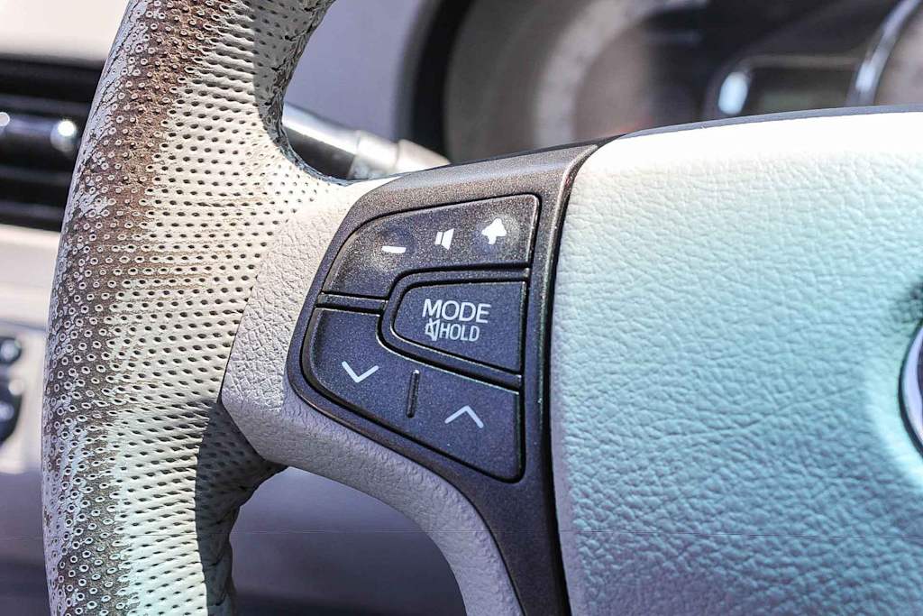Thumbnail: 2011 Toyota Sienna - 25