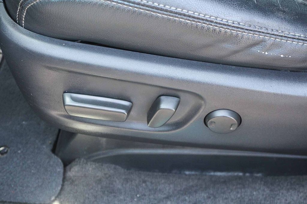 Thumbnail: 2011 Toyota Sienna - 23