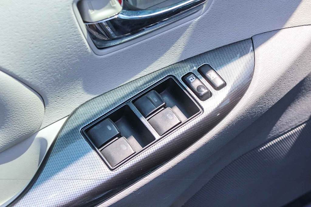 Thumbnail: 2011 Toyota Sienna - 22