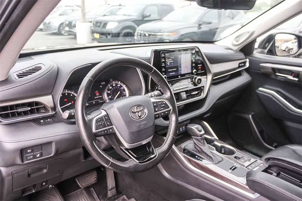 Thumbnail: 2022 Toyota Highlander - 12
