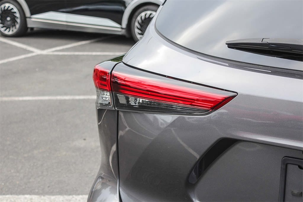 Thumbnail: 2022 Toyota Highlander - 20