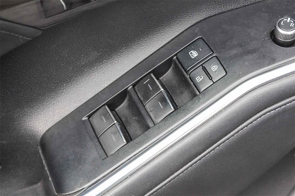 Thumbnail: 2022 Toyota Highlander - 25