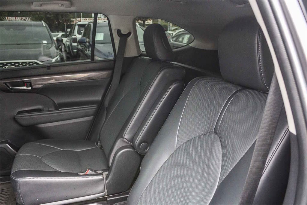 Thumbnail: 2022 Toyota Highlander - 10