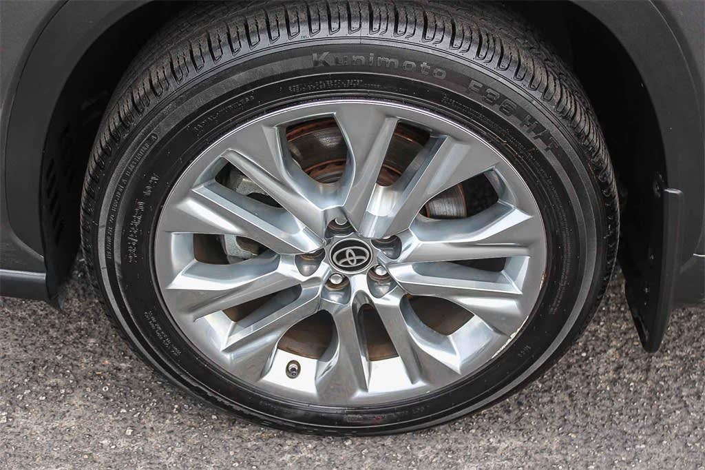 Thumbnail: 2022 Toyota Highlander - 21