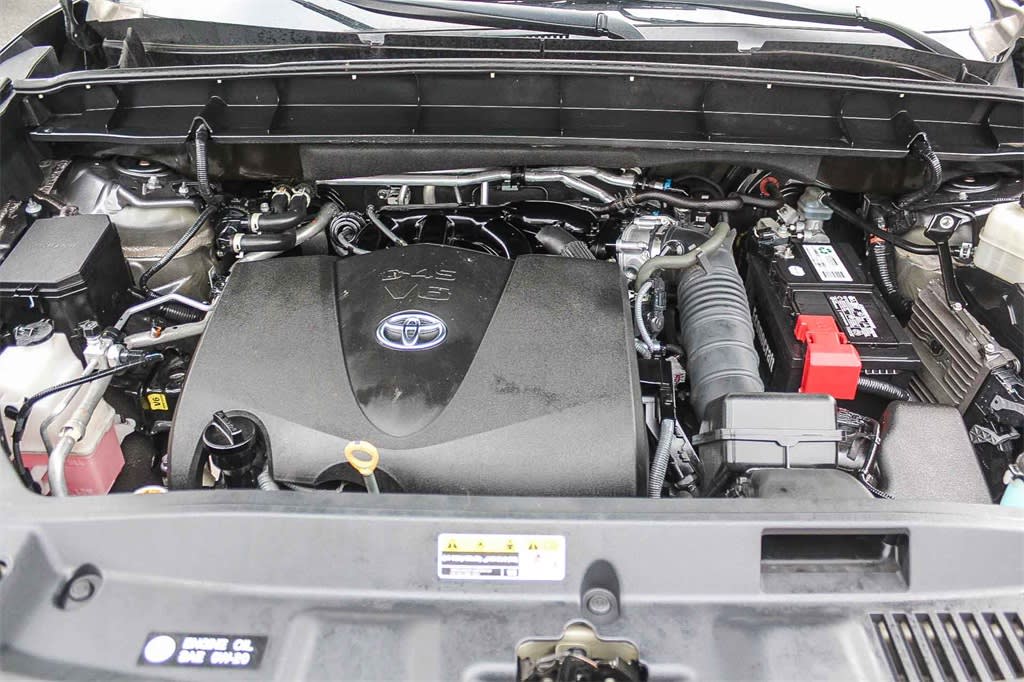 Thumbnail: 2022 Toyota Highlander - 7