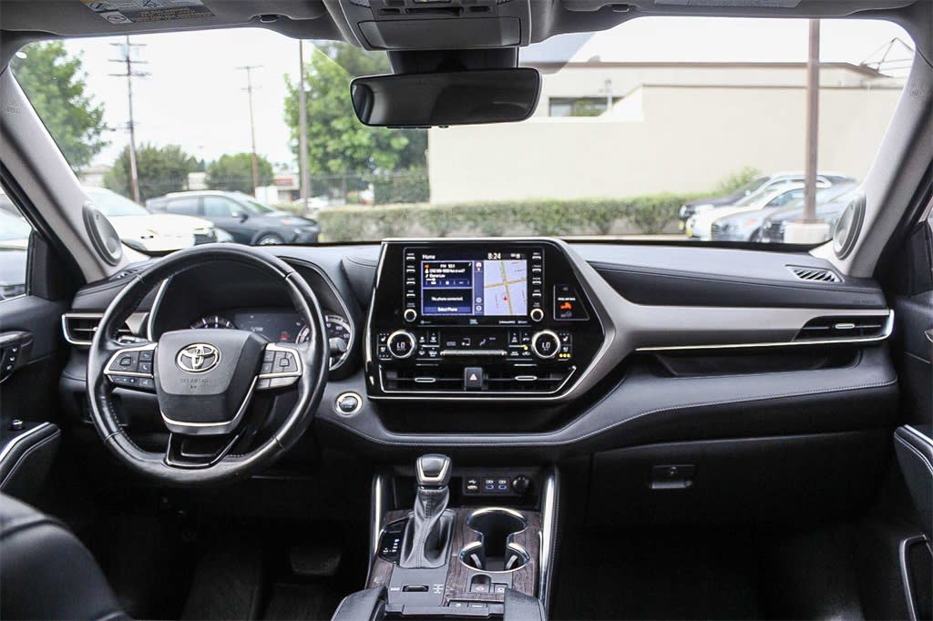 Thumbnail: 2022 Toyota Highlander - 2