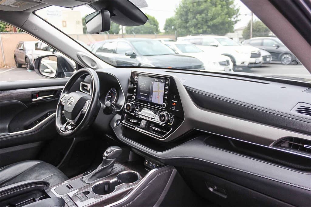 Thumbnail: 2022 Toyota Highlander - 11