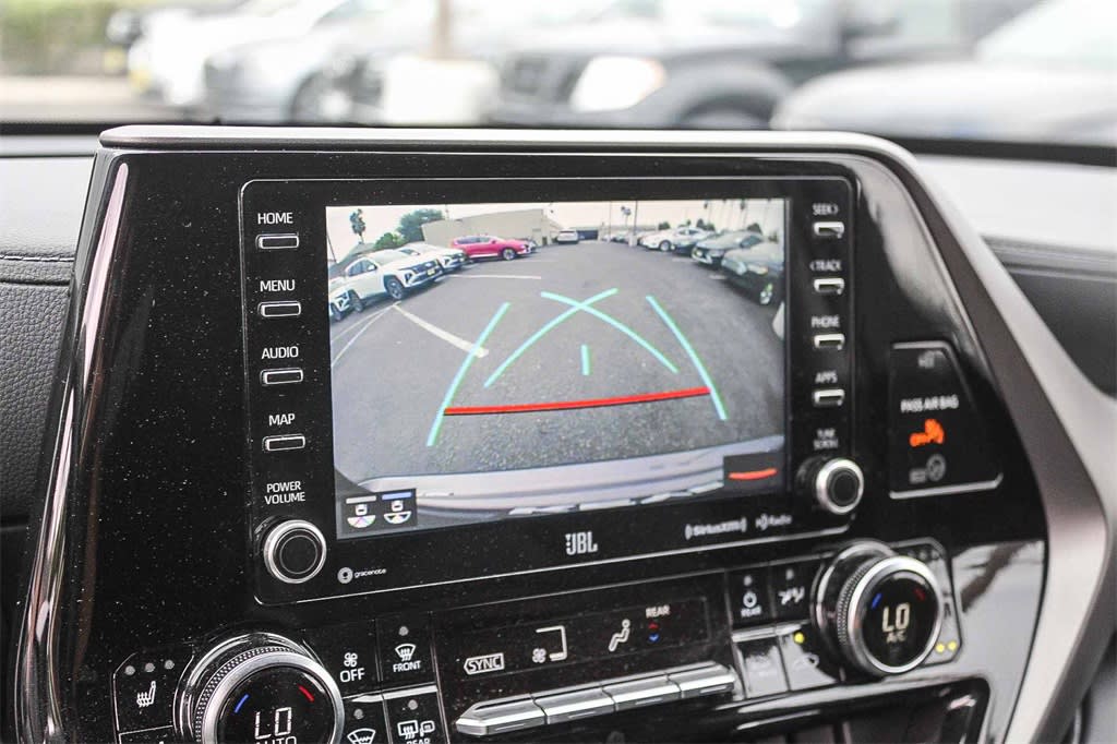 Thumbnail: 2022 Toyota Highlander - 27