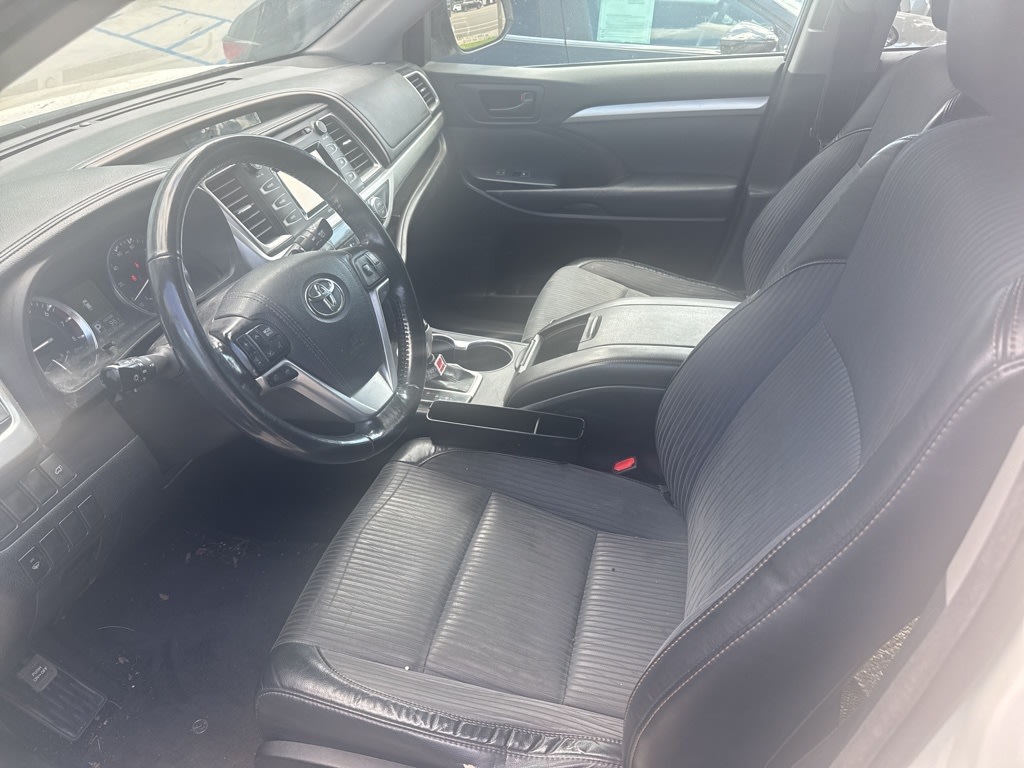 Thumbnail: 2015 Toyota Highlander - 6