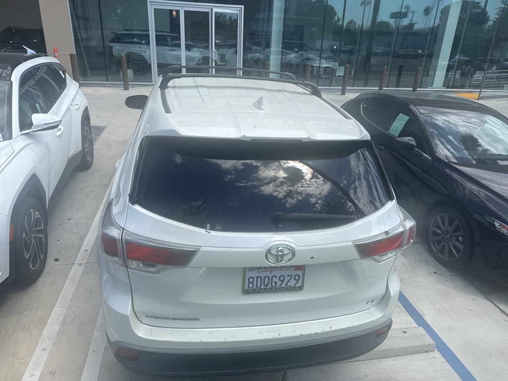 Thumbnail: 2015 Toyota Highlander - 16