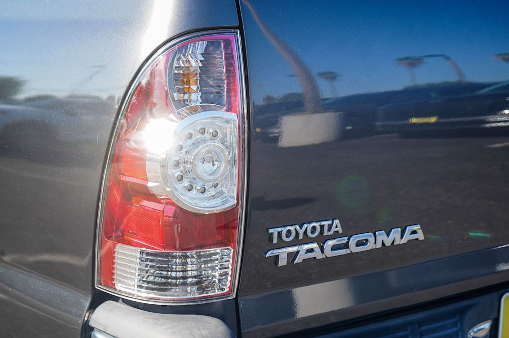 Thumbnail: 2013 Toyota Tacoma - 6