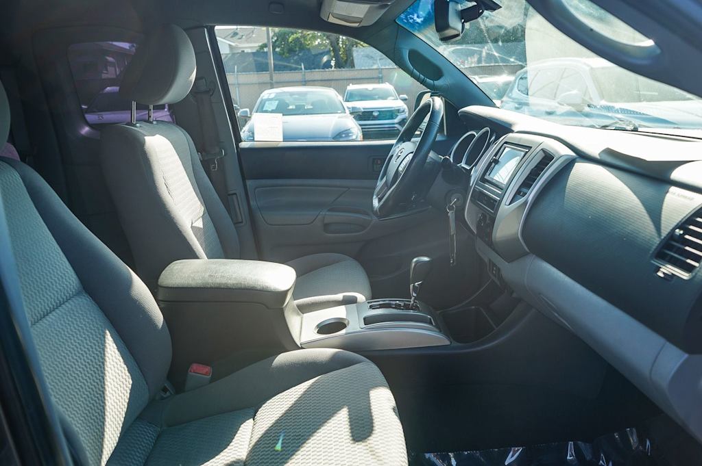 Thumbnail: 2013 Toyota Tacoma - 10