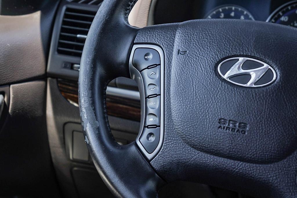 Thumbnail: 2012 Hyundai Santa Fe - 25