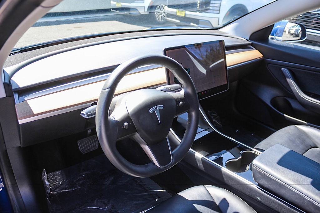 Thumbnail: 2020 Tesla Model 3 - 12