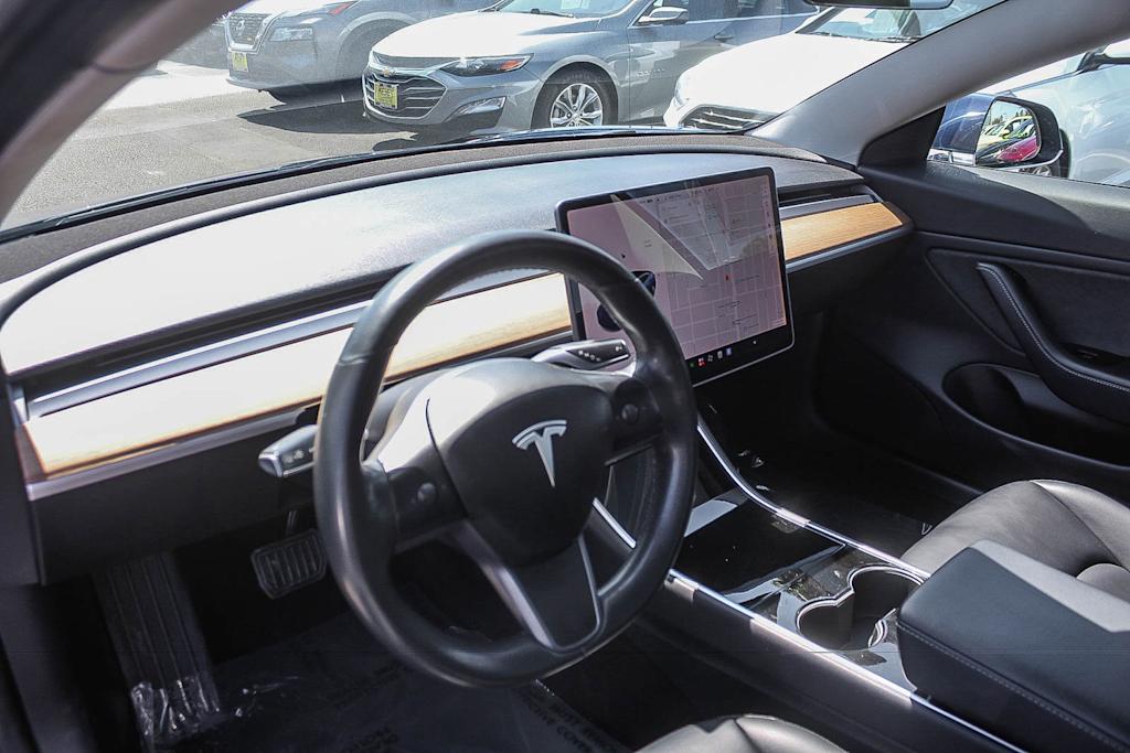 Thumbnail: 2018 Tesla Model 3 - 10