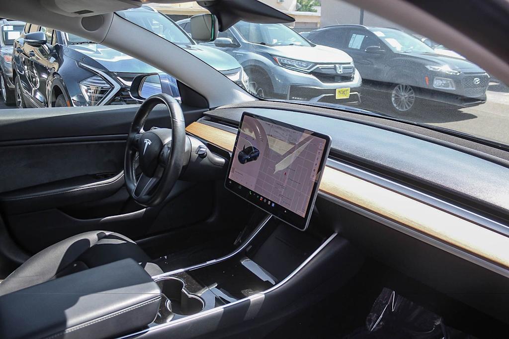 Thumbnail: 2018 Tesla Model 3 - 9