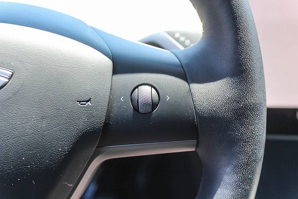 Thumbnail: 2023 Tesla Model Y - 28