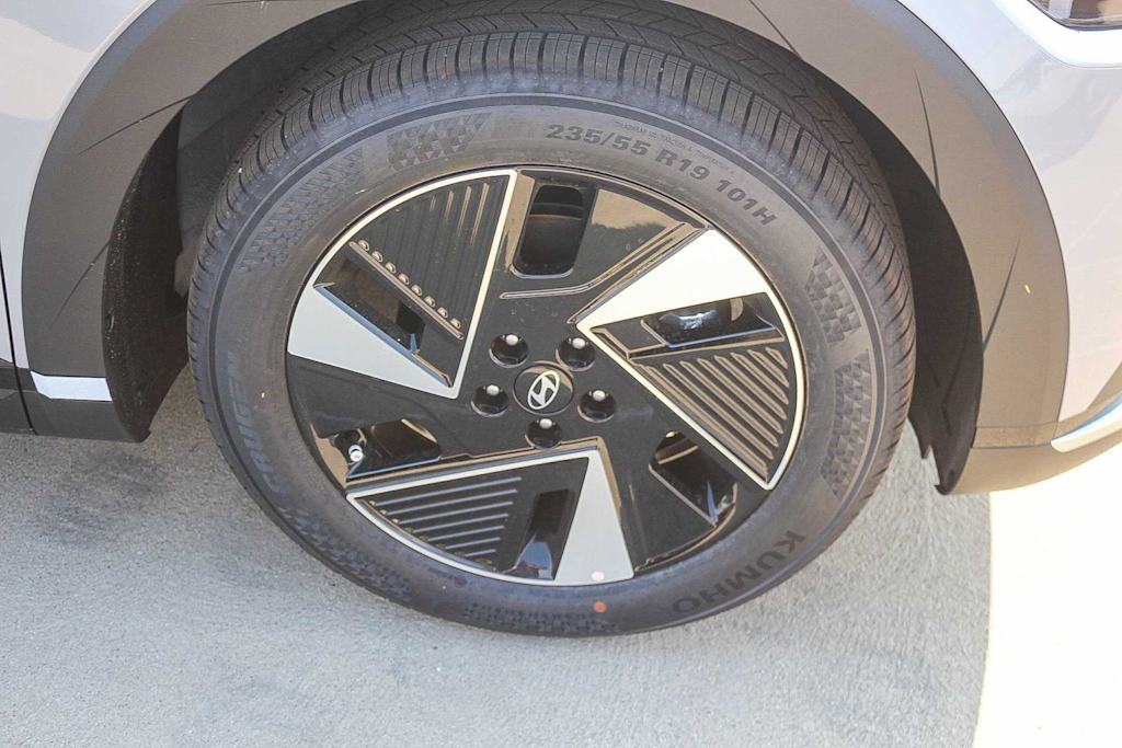 Thumbnail: 2026 Hyundai Ioniq 5 - 17