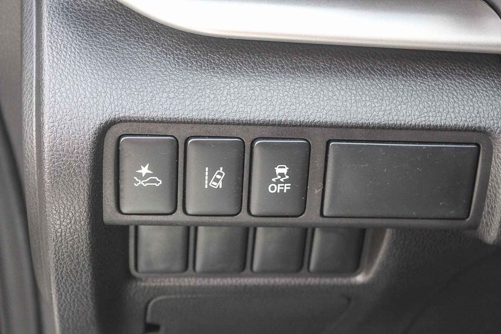 Thumbnail: 2023 Mitsubishi Eclipse Cross - 28