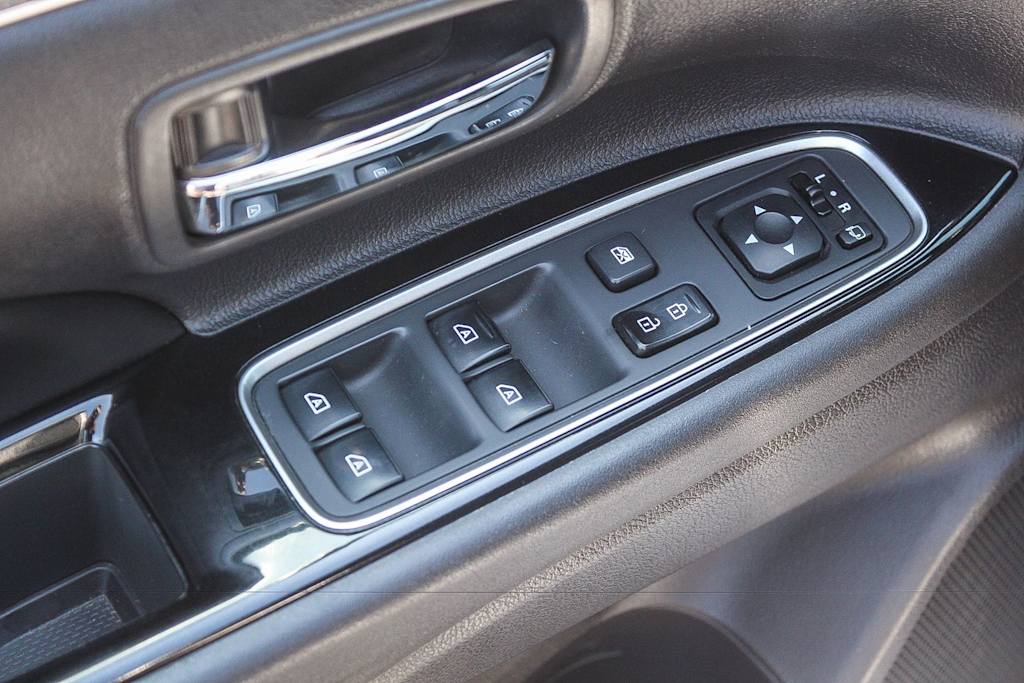Thumbnail: 2019 Mitsubishi Outlander - 27